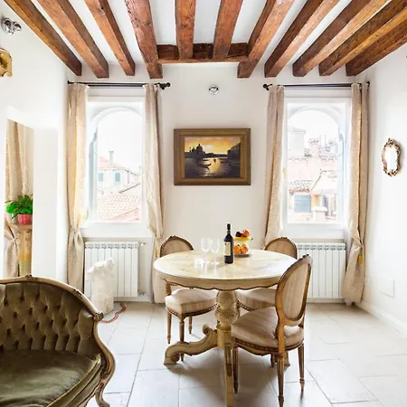 Michelle In Charming Apartamento Venecia