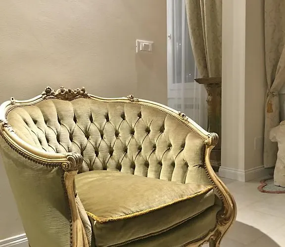 Michelle In Charming Apartment Venedig