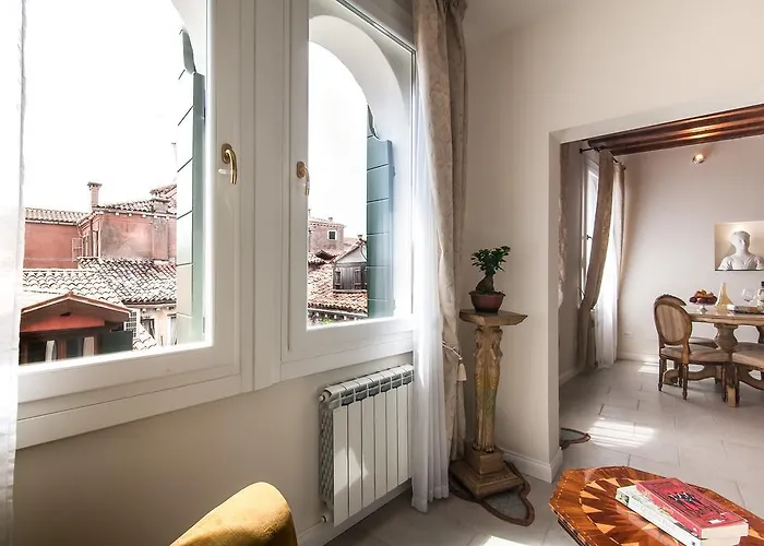 Michelle In Charming Venedig