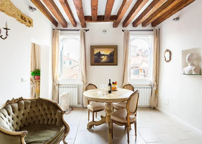 Michelle In Charming Apartment Venedig