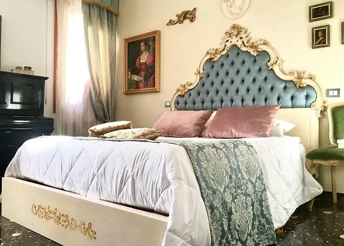 Michelle In Charming Apartment Venice