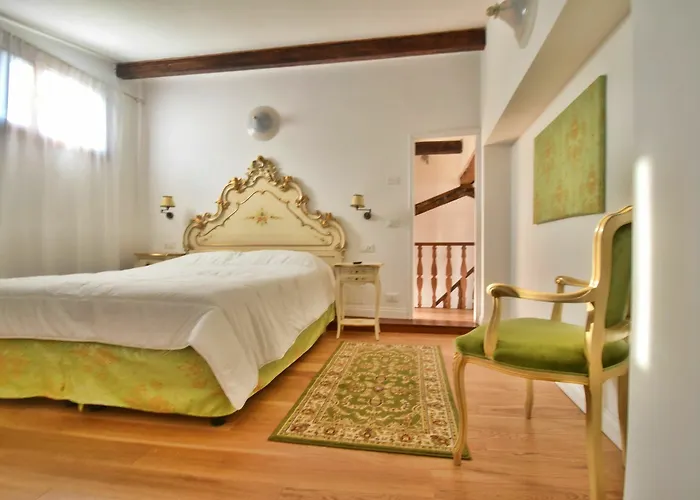 Michelle In Charming البندقية