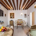 Apartment Michelle In Charming Venice