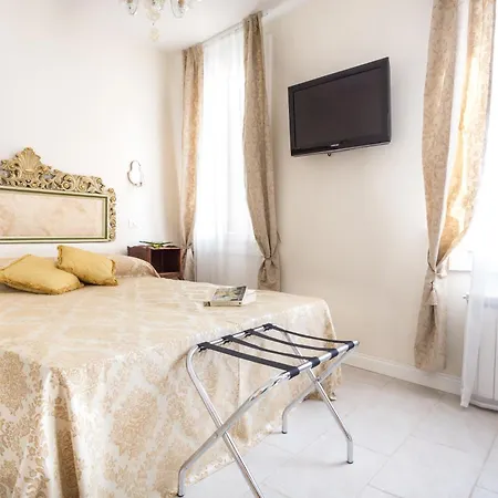 Michelle In Charming Apartamento