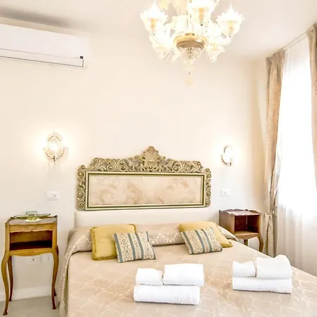 Michelle In Charming Apartamento