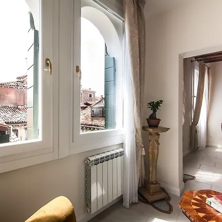 Michelle In Charming Venecia